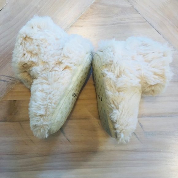 Fuzzy Slippers Size 5 - Picture 2 of 4